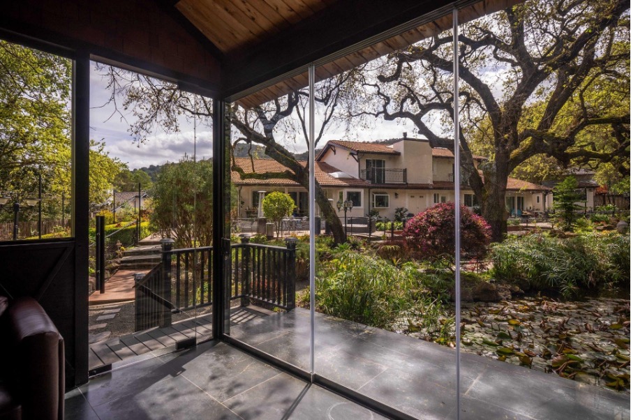 Seven Unique Design Ideas with Exterior Moving Glass Walls